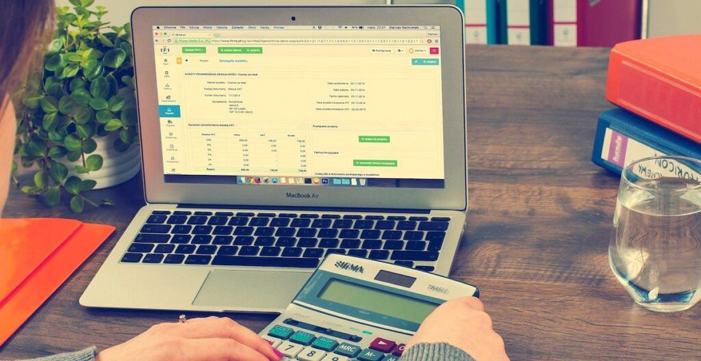 ¿Cómo declarar un préstamo de dinero entre familiares o amigos?