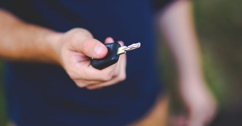 Contrato de compraventa de coche usado de segunda mano entre particulares.
