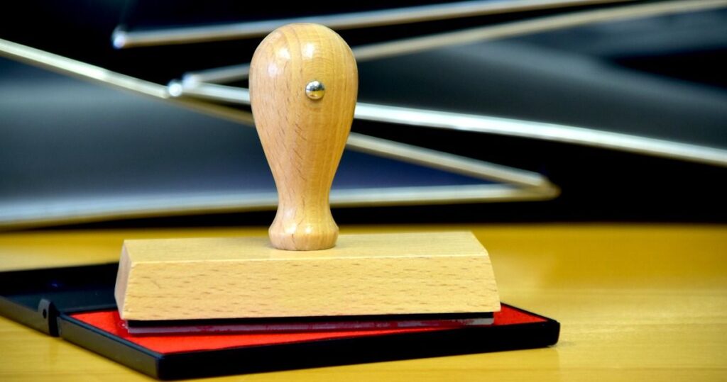 ¿Cómo redactar una demanda inicial de proceso monitorio?
