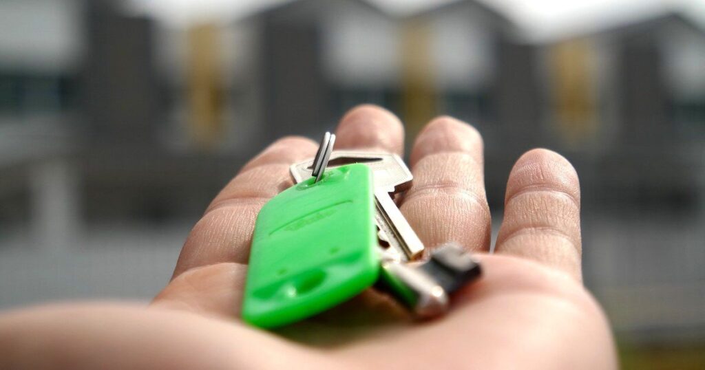 Modelo de escrito de entrega de llaves de vivienda.
