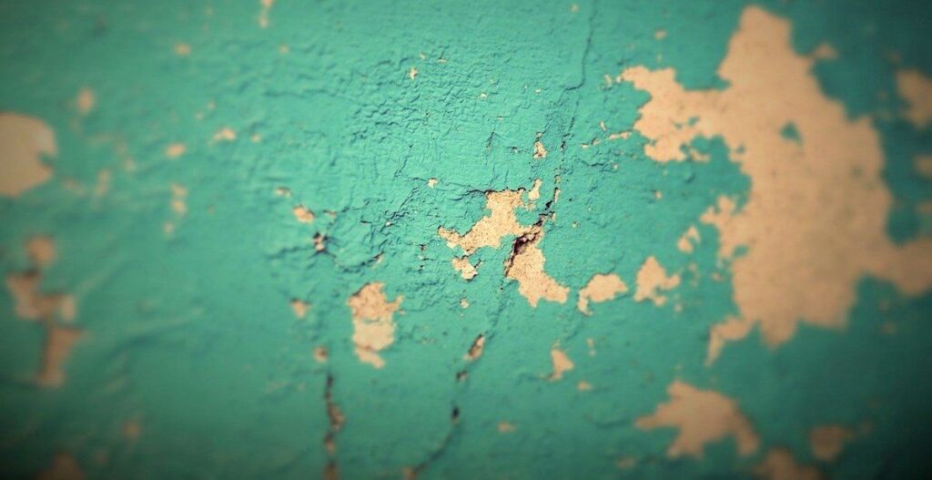 ¿Cómo reclamar daños en pintura de vivienda?