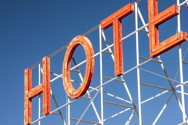 qué hacer si tu cliente hotel se va sin pagar